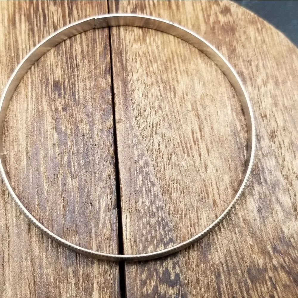 Silver tone framed bracelet B936